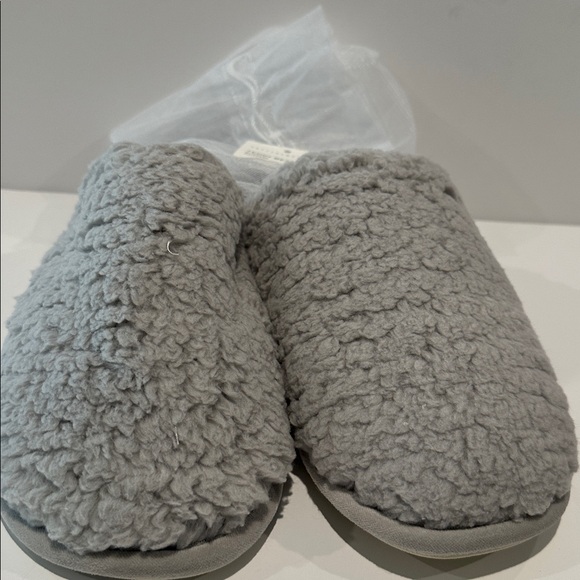NWT Pottery Barn Teddy Bear Soft Bedroom Unisex Slippers - Size L - Picture 5 of 8